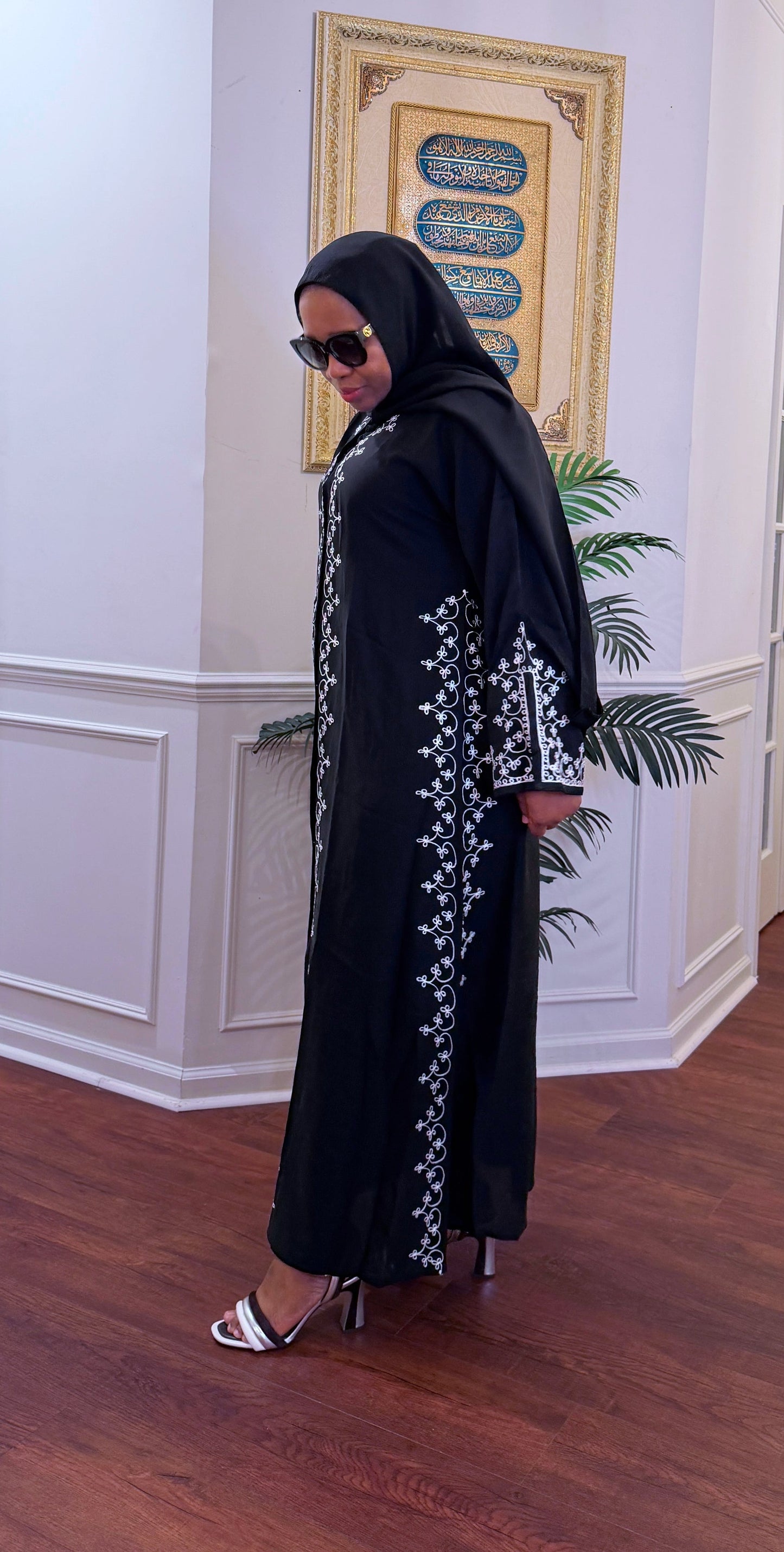 Clover embroidered Abaya